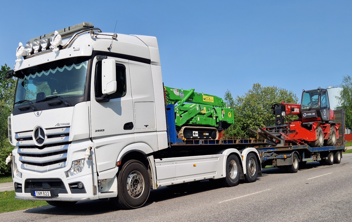 Decemberbilder från Referensbud - Maskintransporter i Mälardalen
